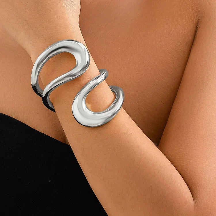 VIRELIA | Liquid Silver Sculpt Choker Necklace & Bracelet